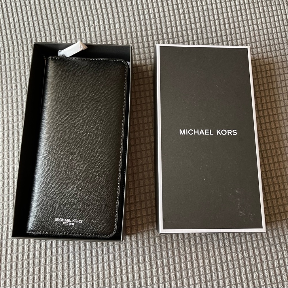 MICHAEL KORS Warren TECH Zip Around Men’s Black Wallet